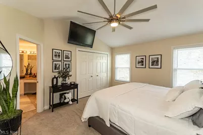 10266 Wildflower Way, Grandview Heights, OH 44147 - Photo 21