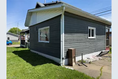 128 W 8th Street, Uhrichsville, OH 44683 - Photo 17