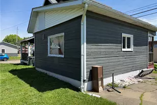 128 W 8th St, Uhrichsville, OH 44683 - Photo 17