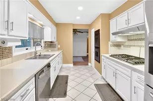 9205 W 130th St, North Royalton, OH 44133 - Photo 5