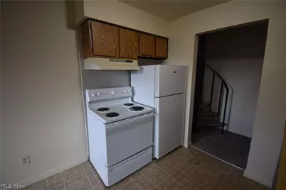 899 Rosamond Avenue, Akron, OH 44307 - Photo 5