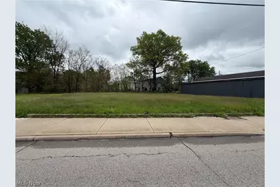 Elm Road NE, Warren, OH 44483 - Photo 1