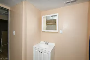 916 Abington Rd, Akron, OH 44312 - Photo 27