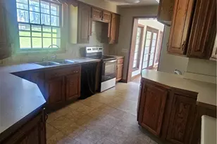 1075 Ghent Rd, Akron, OH 44333 - Photo 5