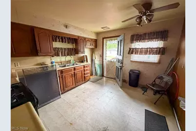 572 Comstock Street NW, Warren, OH 44483 - Photo 5