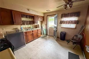 572 Comstock St NW, Warren, OH 44483 - Photo 5