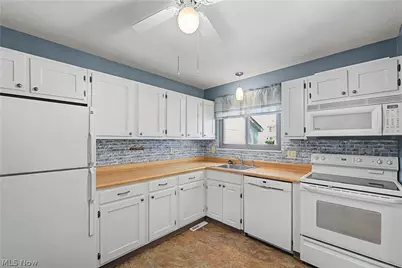 5556 Hilltop Oval, Parma, OH 44134 - Photo 7