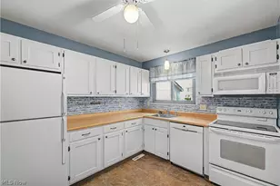 5556 Hilltop Oval, Parma, OH 44134 - Photo 7