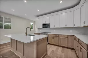 883 White Willow Ln, Brunswick, OH 44212 - Photo 9