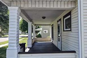 1018 Prospect Ave NW, New Philadelphia, OH 44663 - Photo 3