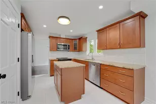 33065 Arlesford Dr, Solon, OH 44139 - Photo 5