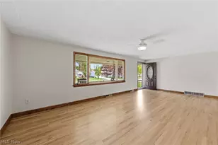 4561 Newbury Dr, Vermilion, OH 44089 - Photo 3