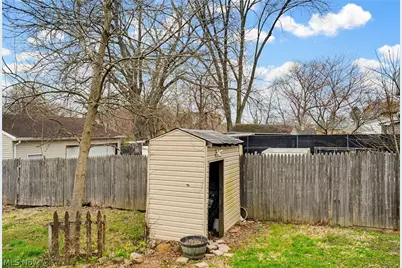 102 E Brookside Avenue, Akron, OH 44301 - Photo 33