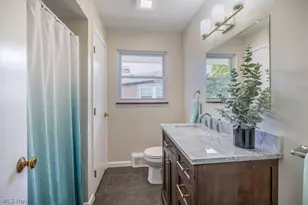 96 E Ridgewood Dr, Green Hills, OH 44131 - Photo 13
