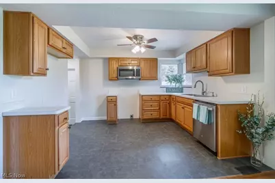 96 E Ridgewood Drive, Green Hills, OH 44131 - Photo 5