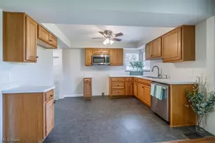 96 E Ridgewood Dr, Green Hills, OH 44131 - Photo 5
