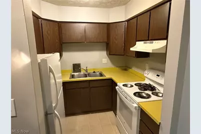 269 2nd Street NE #8, Barberton, OH 44203 - Photo 5