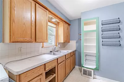 106 E Dresden Avenue, Akron, OH 44301 - Photo 7
