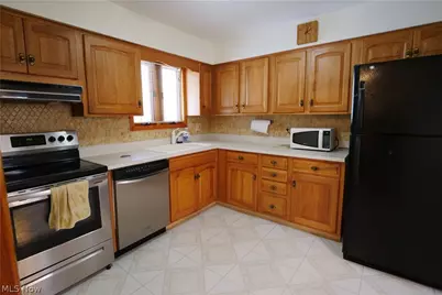 9307 Munich Drive, Parma, OH 44130 - Photo 11