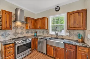 33932 Roberts Rd, Eastlake, OH 44095 - Photo 7