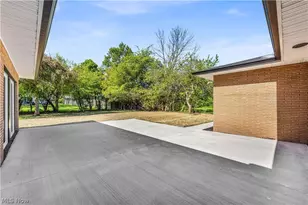 1982 Edenhall Dr, Lyndhurst, OH 44124 - Photo 5