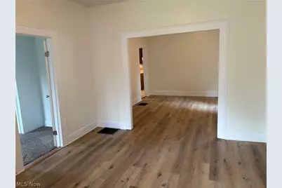 945 Davis Street, Akron, OH 44310 - Photo 3