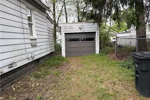 945 Davis St, Akron, OH 44310 - Photo 11