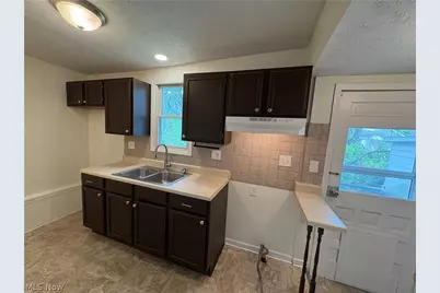 945 Davis Street, Akron, OH 44310 - Photo 5