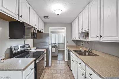25345 Country Club Boulevard #12-11, North Olmsted, OH 44070 - Photo 15