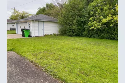 19601 Mayfair Lane, Warrensville Heights, OH 44128 - Photo 35