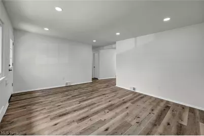 15424 Holland Road, Brook Park, OH 44142 - Photo 11