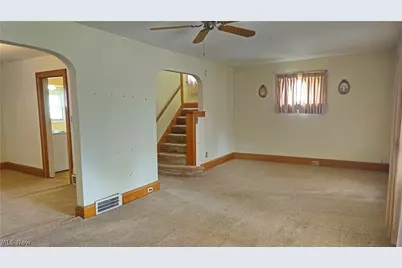 387 E York Street, Akron, OH 44310 - Photo 9
