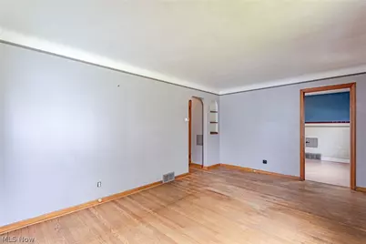 11104 McCracken Road, Garfield Heights, OH 44125 - Photo 5