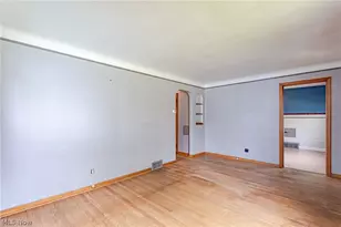 11104 McCracken Rd, Garfield Heights, OH 44125 - Photo 5
