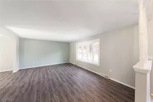 5565 Pin Oak Cir, Sheffield Village, OH 44054 - Photo 5