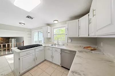 5565 Pin Oak Circle, Sheffield Village, OH 44054 - Photo 13