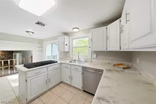 5565 Pin Oak Cir, Sheffield Village, OH 44054 - Photo 13