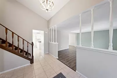 5565 Pin Oak Circle, Sheffield Village, OH 44054 - Photo 3