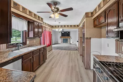 438 Hampton Drive, Elyria, OH 44035 - Photo 13