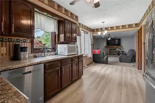438 Hampton Dr, Elyria, OH 44035 - Photo 21