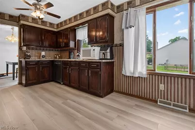 438 Hampton Drive, Elyria, OH 44035 - Photo 17