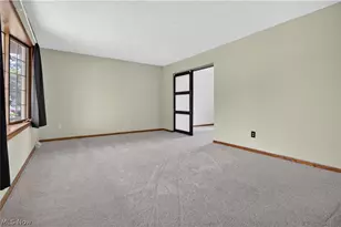 438 Hampton Dr, Elyria, OH 44035 - Photo 9
