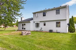 438 Hampton Dr, Elyria, OH 44035 - Photo 5