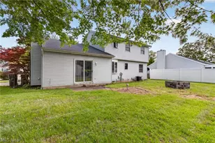 438 Hampton Dr, Elyria, OH 44035 - Photo 9