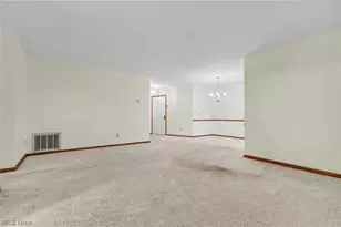 1344 Fox Run Ct, Youngstown, OH 44512 - Photo 9