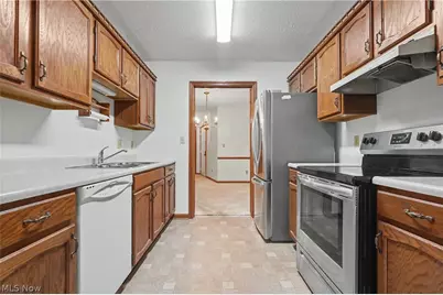 1344 Fox Run Court, Youngstown, OH 44512 - Photo 13