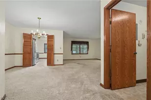 1344 Fox Run Ct, Youngstown, OH 44512 - Photo 7