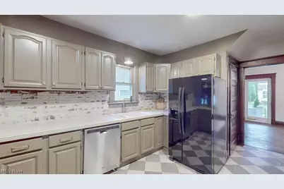 645 W Summit Street, Alliance, OH 44601 - Photo 9