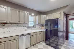 645 W Summit St, Alliance, OH 44601 - Photo 9