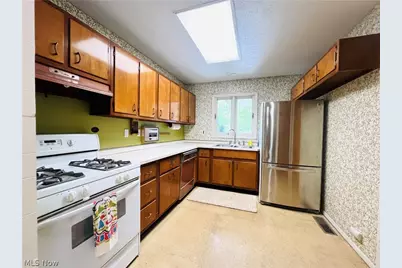 723 Trotter Lane, Berea, OH 44017 - Photo 9